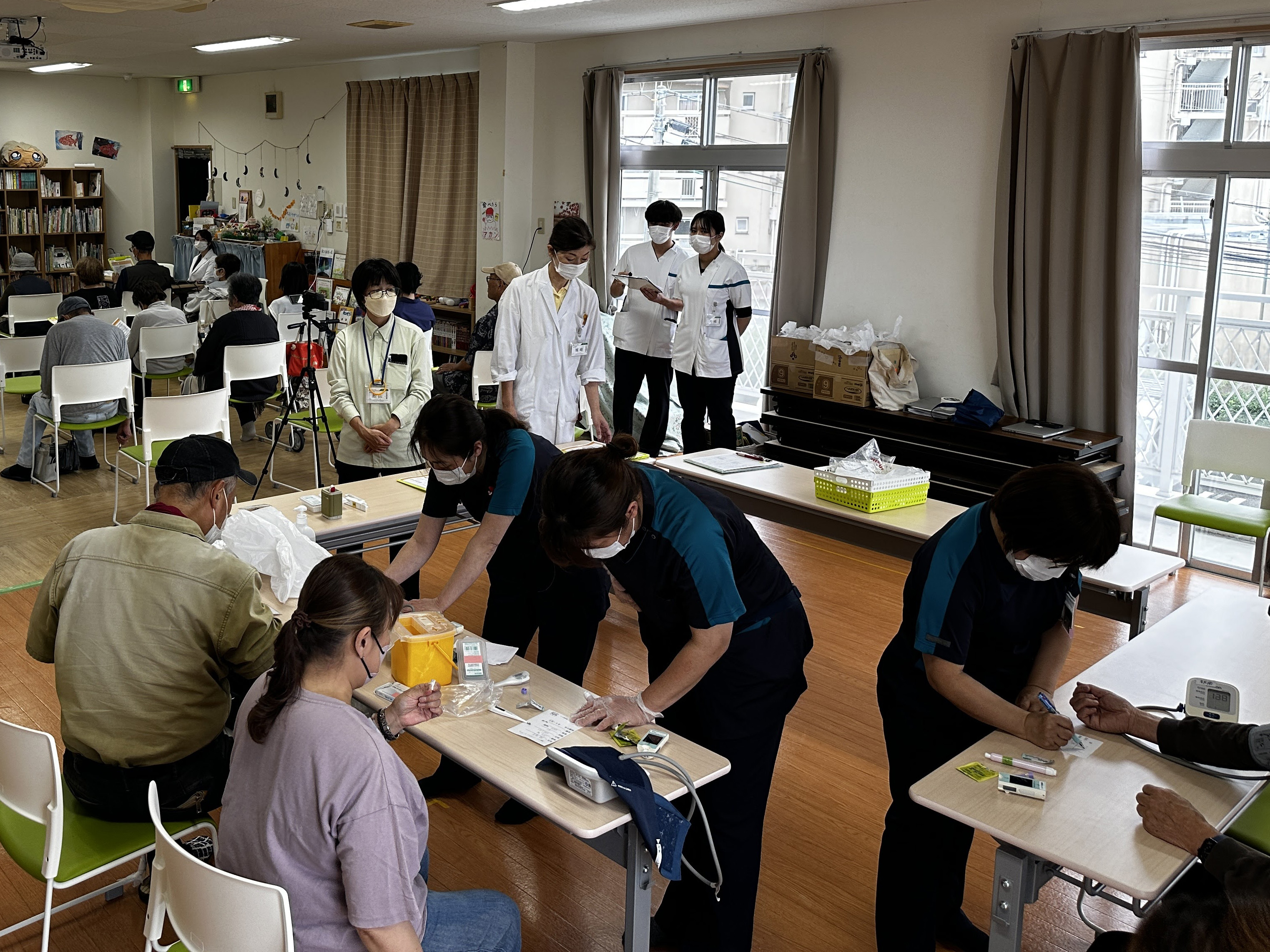 開始前に血糖値や血圧などを測ります