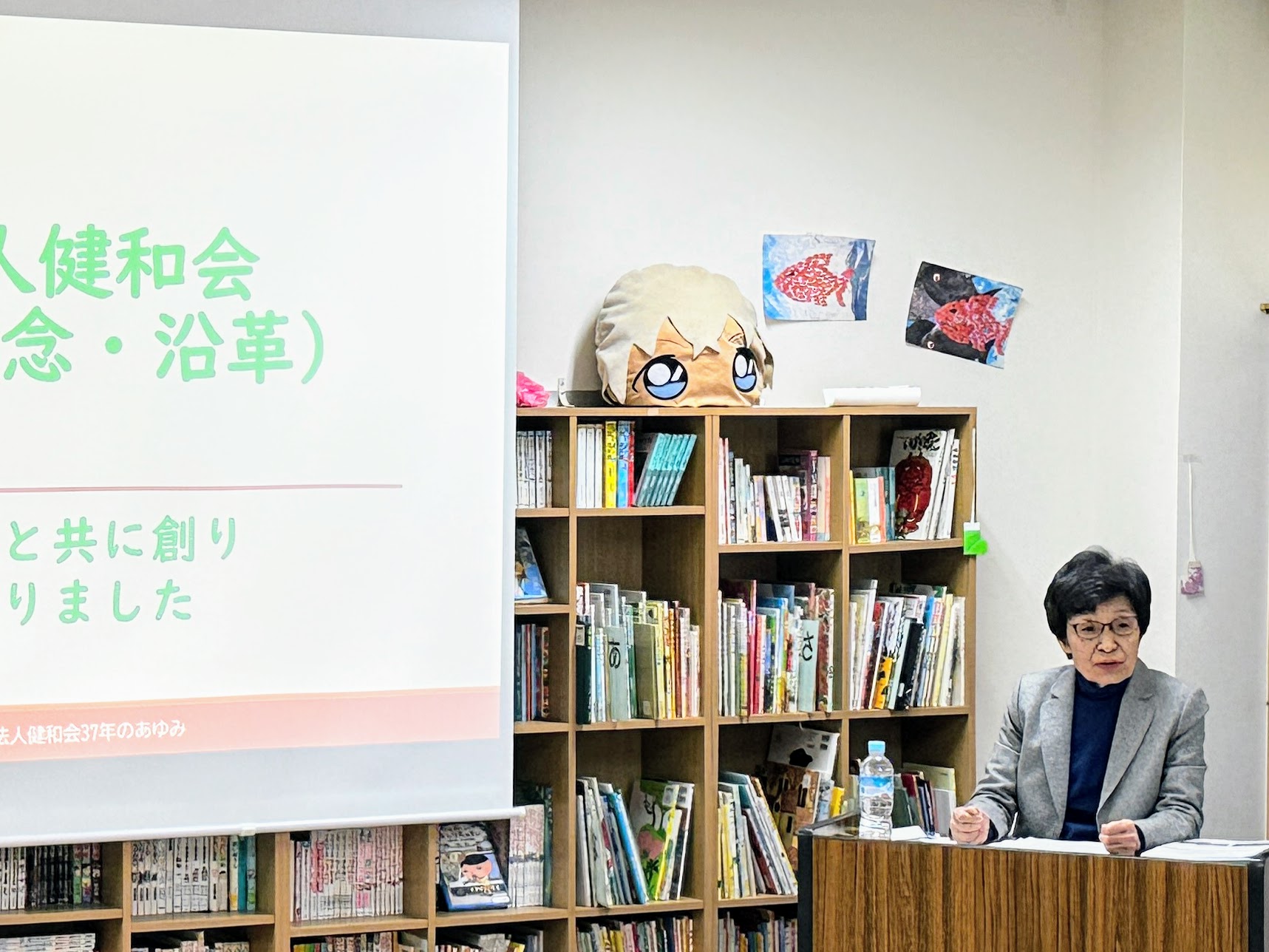 演台に立って講義をする植田和子会長