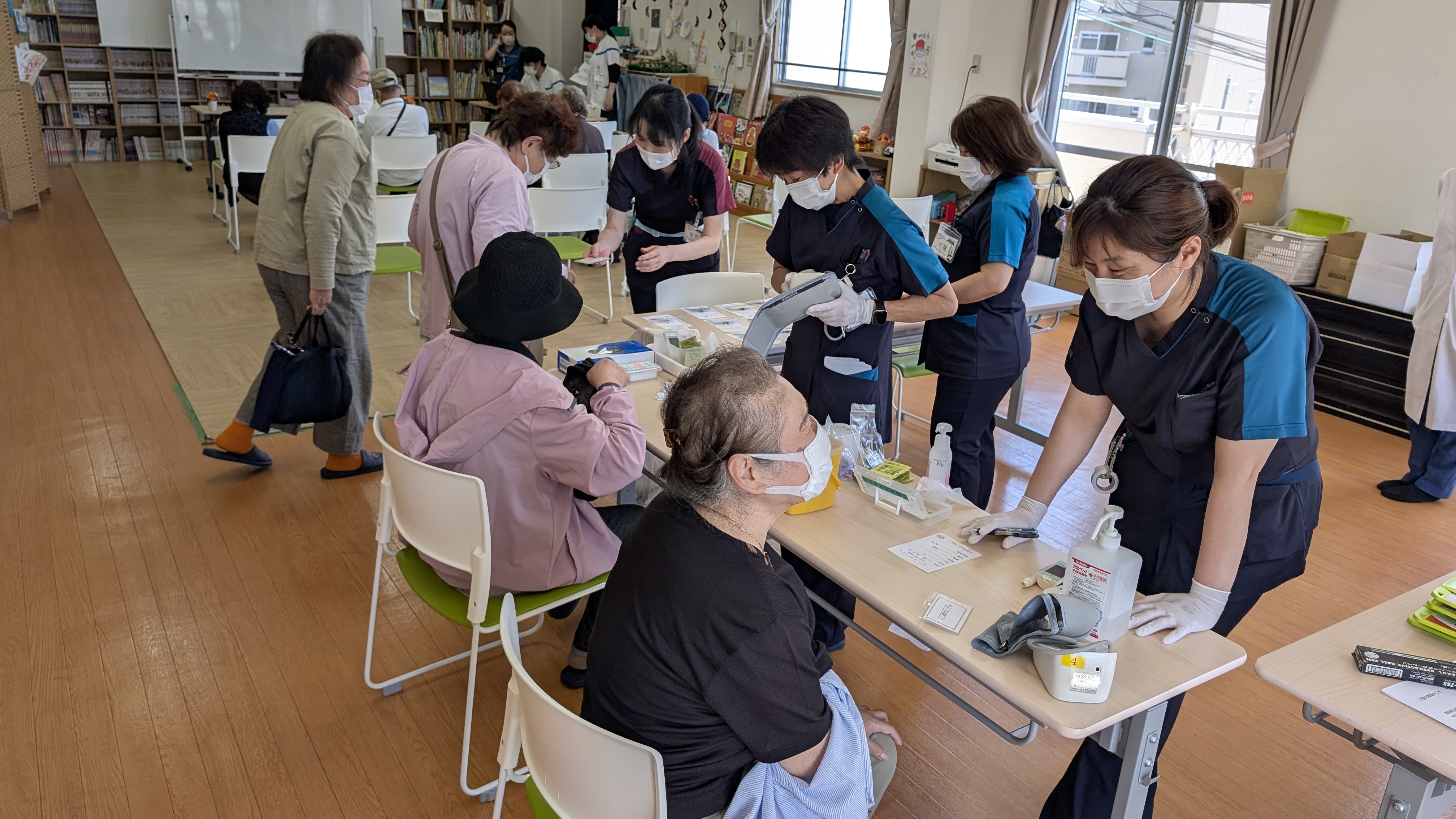 開始前に血糖値や血圧などを測ります